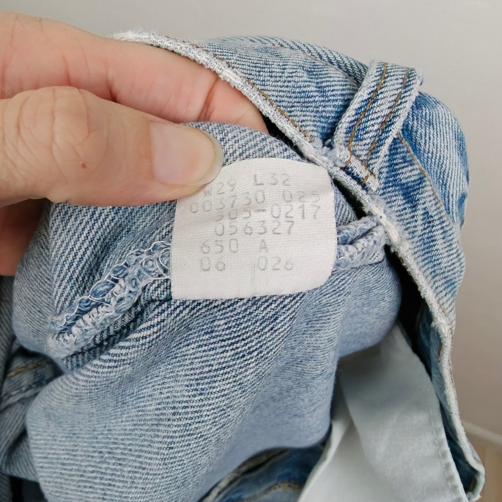 Vintage 90s Levi's 505 Jeans Womens 26 Light Wash Distressed Grunge Aesthetic - Picture 14 of 15